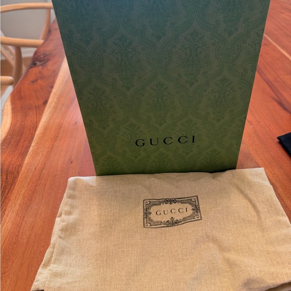 Gucci Marmont Matelassé Chevron Shoulder Bag with Double G in Brown Leather - Picture 6 of 7